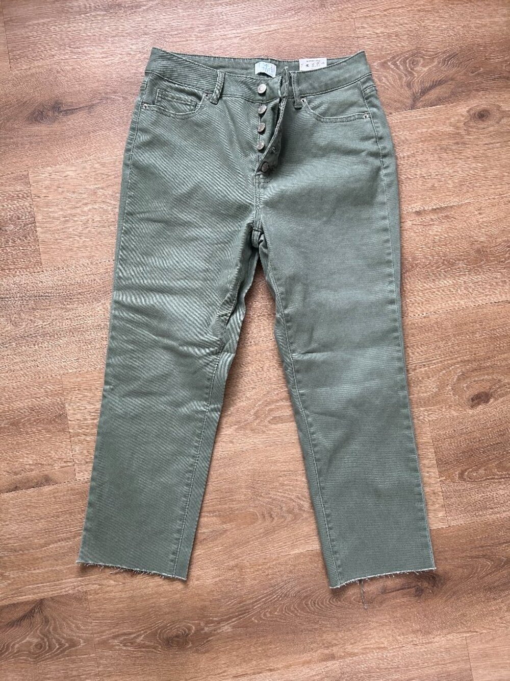 NWT Time and Tru Green Cropped Pants Women's 10 Regular Button Fly